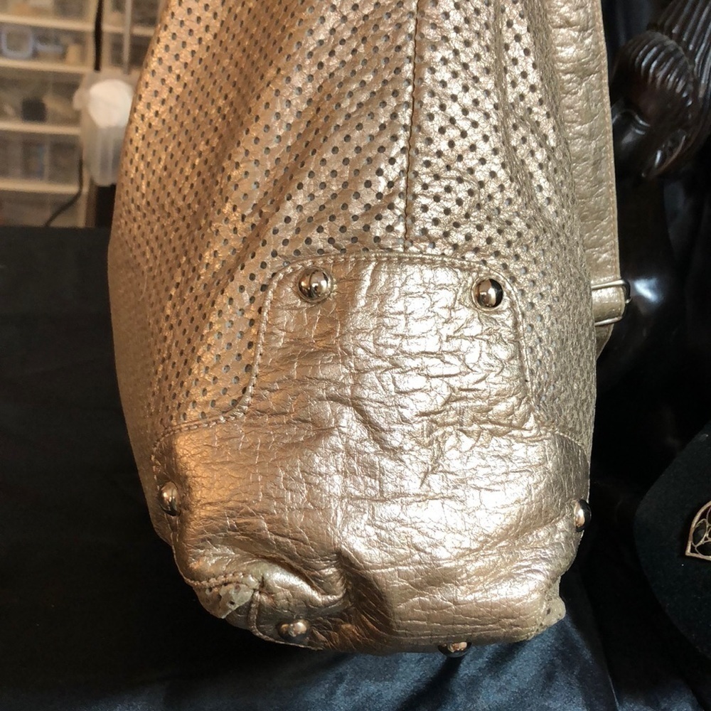 LARGE used bag in silverish gold basket handles. - Picture 4 of 8